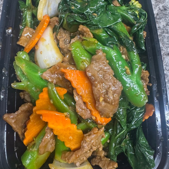 Chinese Broccoli with Beef 唐人芥蓝炒牛肉.