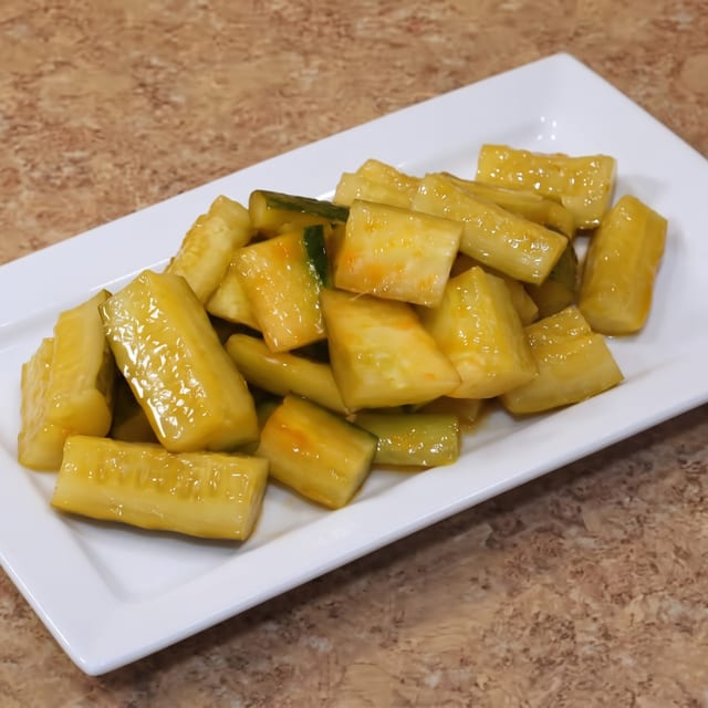 Cucumber in Garlic Sauce 蒜泥黄瓜.
