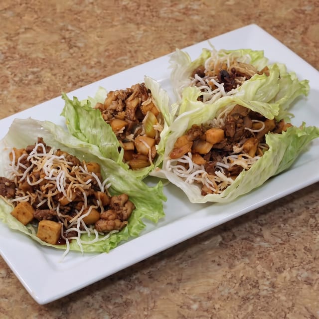 Roasted Duck Lettuce Wraps 鸭肉生菜包.